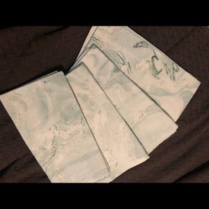New Crate & Barrel Napkins S/4